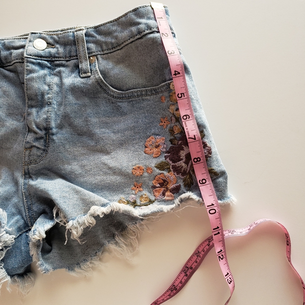 2/$14 or 1/$10 MOSSIMO DENIM HIGH RISE SHORT - Picture 4 of 5